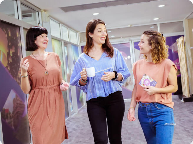 CLBS lounge 3 women